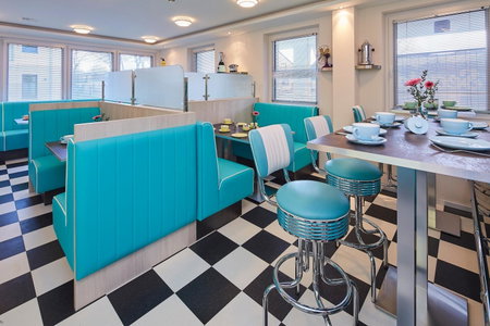 Bernstein Hotel "50`s Seaside Motel", Büsum, Alemania