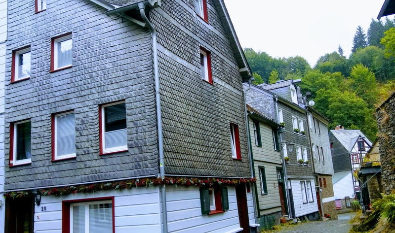 HIER & JETZT in Monschaus Altstadt, Monschau, Deutschland