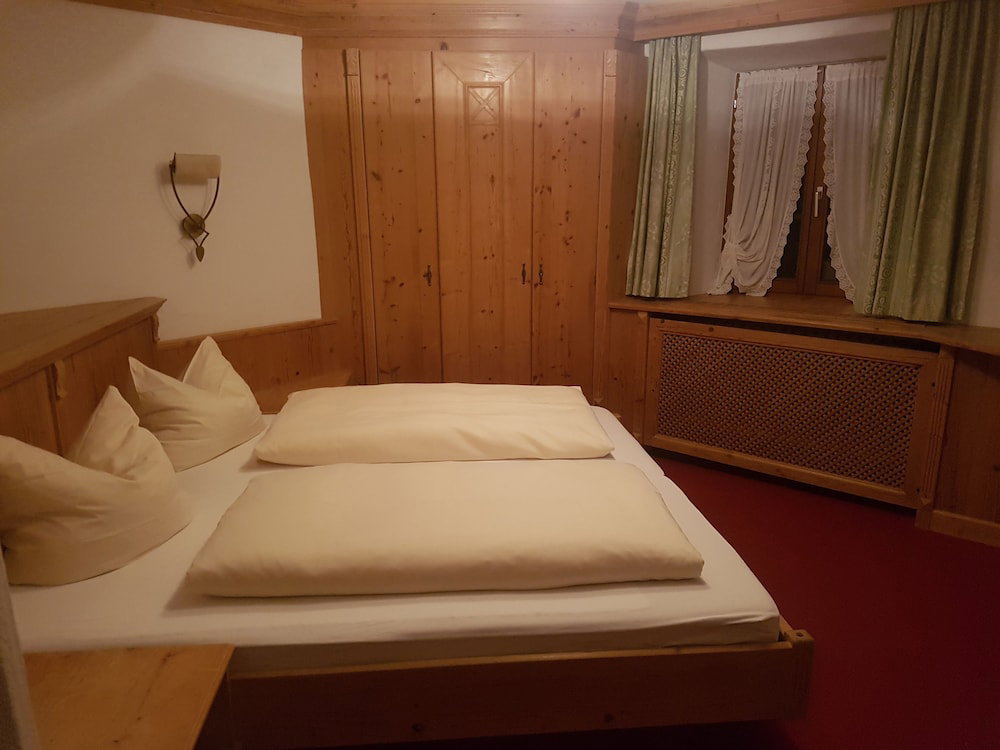 Отель · Motel Zum Schweizerbartl, Garmisch-Partenkirchen