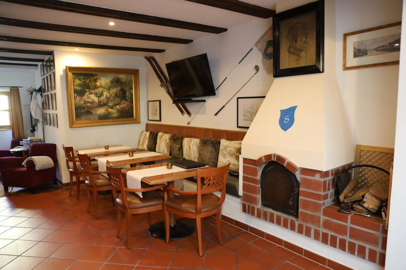 Hotel Schlossresidenz Heitzenhofen, Duggendorf, Germany
