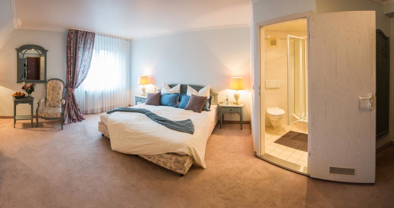 Hotel & Restaurant Zum Vater Rhein, Monheim, Germany