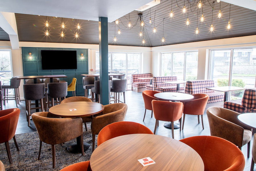 Almondsbury Inn & Lounge, Bristol, United Kingdom