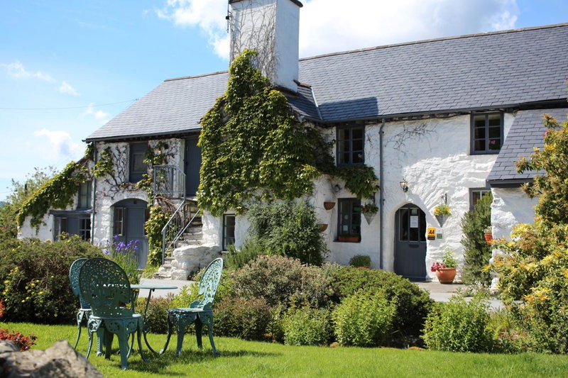 Dolgun Uchaf Historic Guesthouse and Cottages with Boutique Bedrooms In The Heart of Snowdonia, Dolgellau, United Kingdom