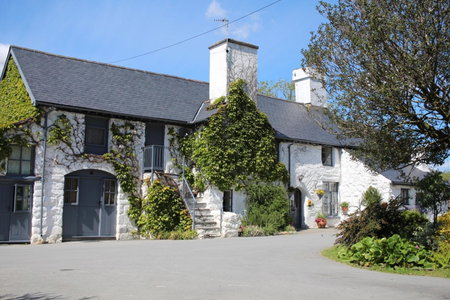 Dolgun Uchaf Historic Guesthouse and Cottages with Boutique Bedrooms In The Heart of Snowdonia, Dolgellau, United Kingdom
