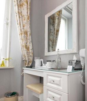 The Firs Bed and Breakfast, Plymouth, United Kingdom