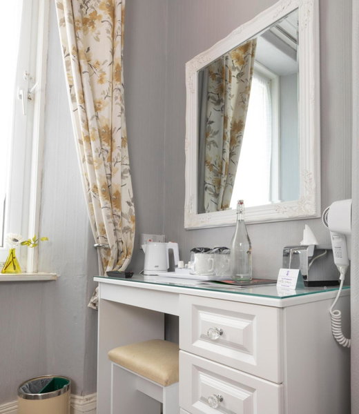 The Firs Bed and Breakfast, Plymouth, United Kingdom
