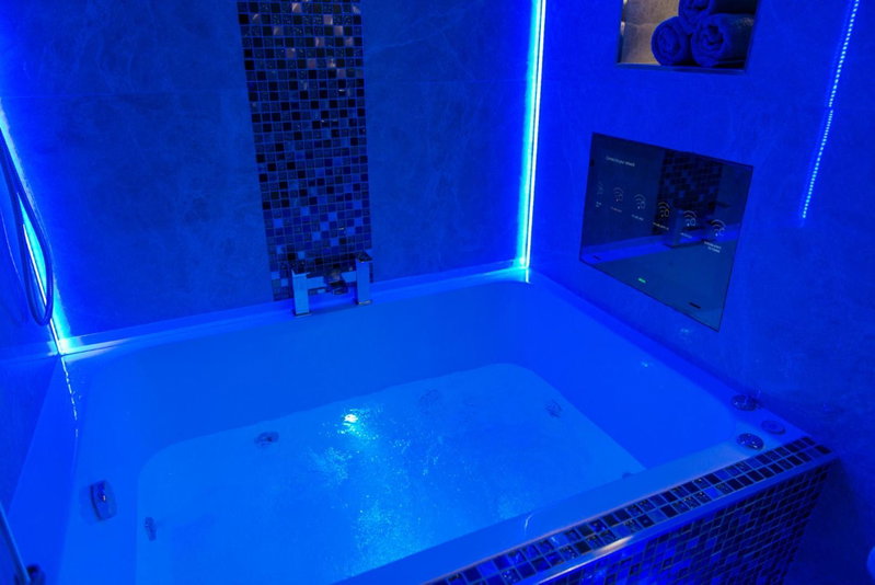 Velmora Suites, Huddersfield, Великобритания