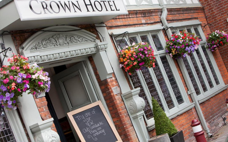 Crown Hotel, Chertsey, Великобритания
