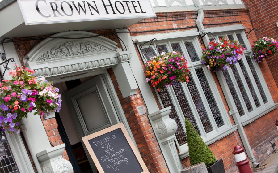Crown Hotel, Chertsey, Великобритания