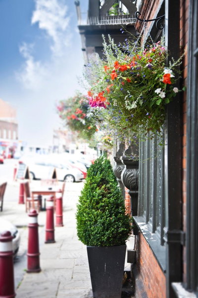 Crown Hotel, Chertsey, Великобритания