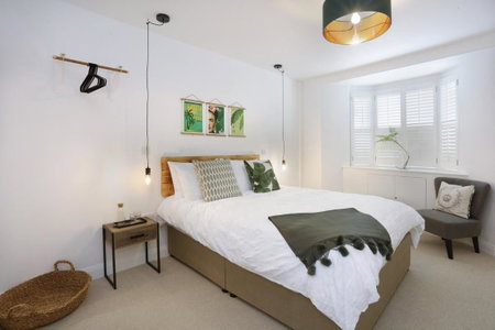 Hues - Castle Cary, Castle Cary, United Kingdom