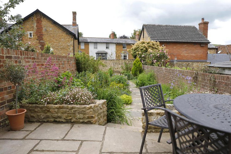 Hues - Castle Cary, Castle Cary, United Kingdom