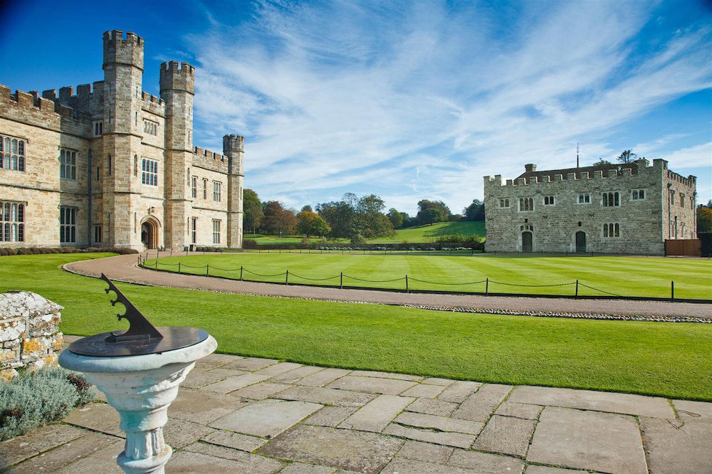Hotel · Maidens Tower B&B, Maidstone