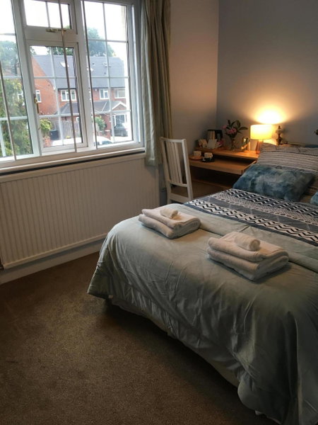 Leafy Suburban Bed and Breakfast, Northwood, United Kingdom