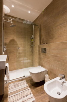 Leafy Suburban Bed and Breakfast, Northwood, United Kingdom