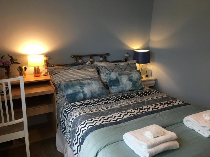 Leafy Suburban Bed and Breakfast, Northwood, United Kingdom