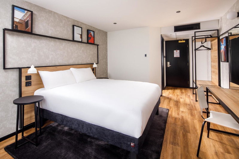 IBIS Wakefield East-Castleford, M62 J31, Wakefield, United Kingdom