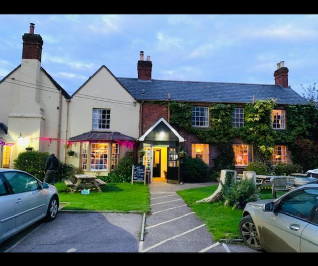 Hotel · The Compasses Inn, Fordingbridge