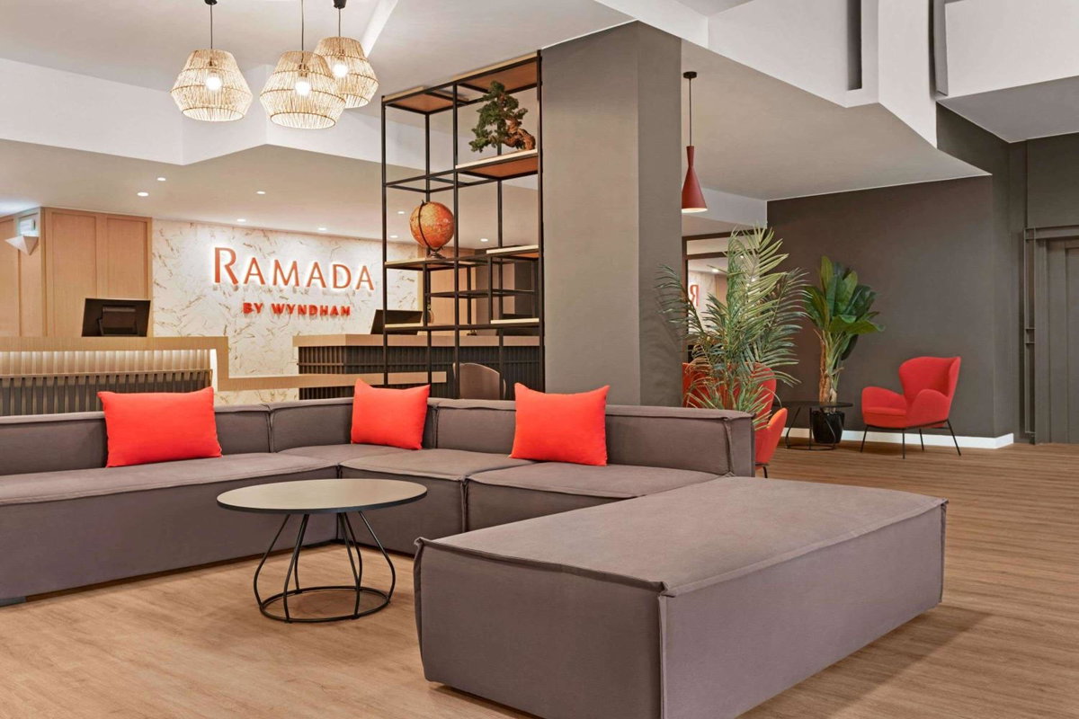 Hotel · Ramada by Wyndham Valencia Almussafes, Almussafes