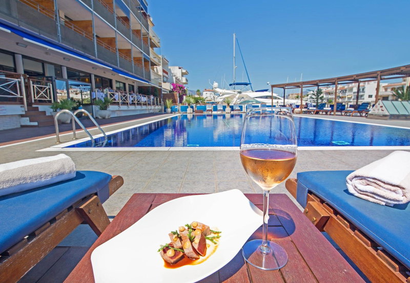 Hotel Port Salins by Pierre & Vacances, Empuriabrava, Spain