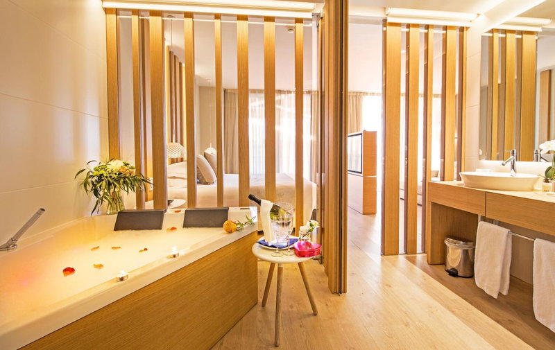 Hotel Port Salins by Pierre & Vacances, Empuriabrava, Spain