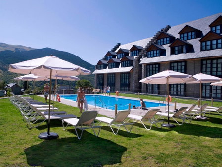 Apartamentos HG Cerler, Cerler, Spain