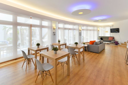Hotel Cenit & Apts Sol y Viento, Ibiza Town, Испания