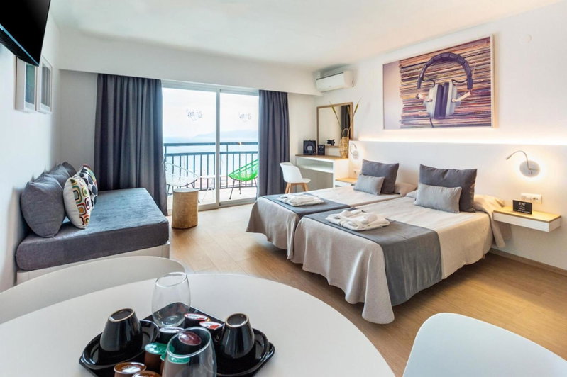 Hotel Cenit & Apts Sol y Viento, Ibiza Town, Испания