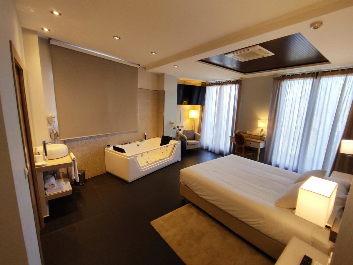 Hotel Puerta del Arco, Spain