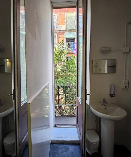 Central and Basic Universitat, Barcelona, Spain