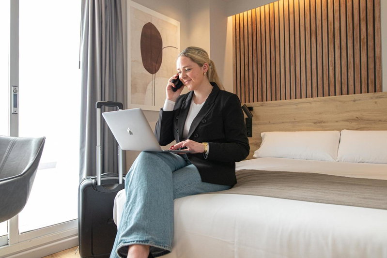 Aila II Hotel Boutique by SingularStays - Digital Access, Burjasot, Spain