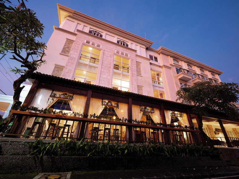 Alron Hotel Kuta Powered by Archipelago, Kuta, Indonesien