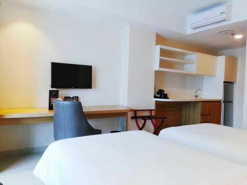 Wing Hotel Kualanamu Airport, Медан, Индонезия