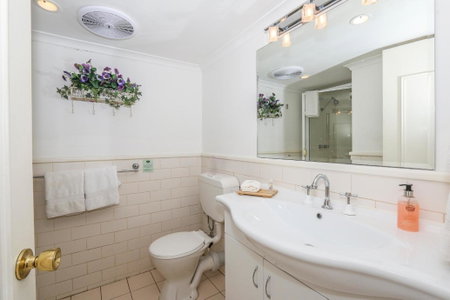 Rosebridge House Bed & Breakfast Adult Retreat, Gooseberry Hill, Australia