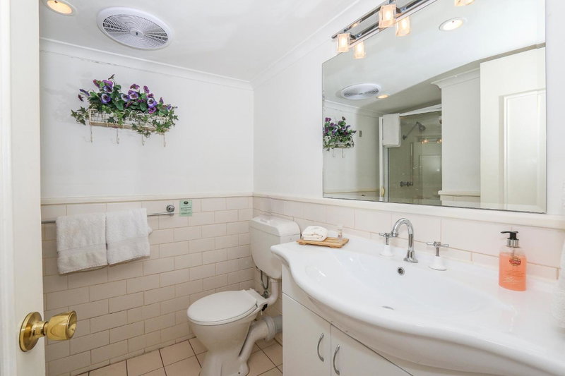 Rosebridge House Bed & Breakfast Adult Retreat, Gooseberry Hill, Australia