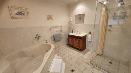 Riesling Trail & Clare Valley Cottages, Clare, Australia