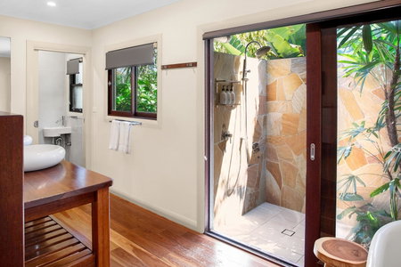 Away Guesthouse- Away on Shirley Lane, Byron Bay, Australia