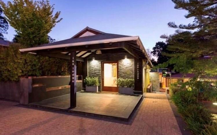 Mahogany Inn and Distillery, Mahogany Creek, Australia