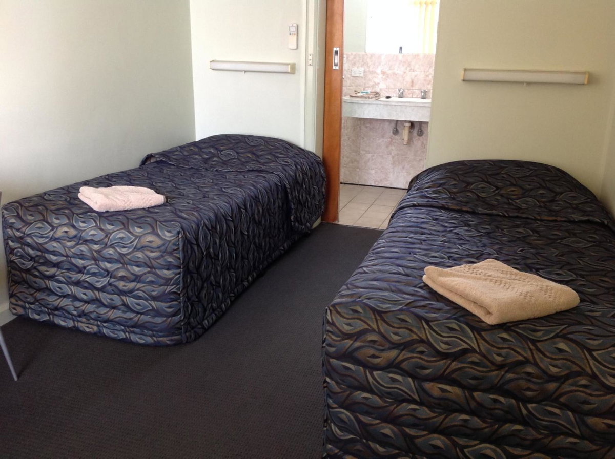 Grand Central Motel, Australia