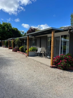 Willow Dene Holiday Apartments, Bright, Australia