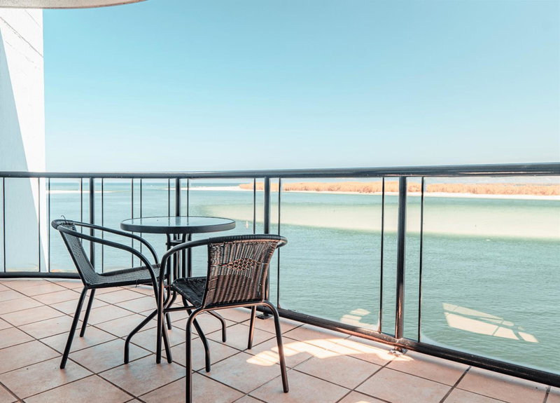 La Promenade Absolute Waterfront Apartments, Caloundra, Австралия