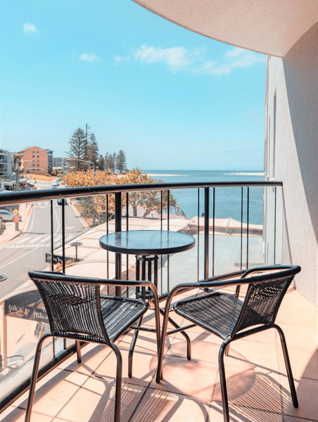 La Promenade Absolute Waterfront Apartments, Caloundra, Австралия