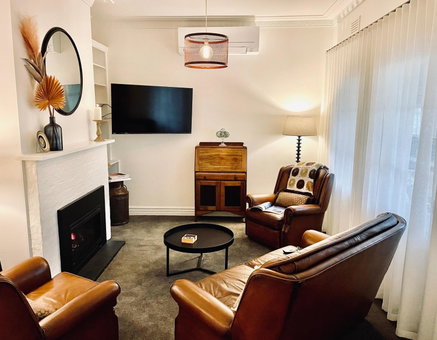 Edge17 Waterfront Apartment, and Edge17 Cottage with Garden View - Port Fairy, Port Fairy, Австралия