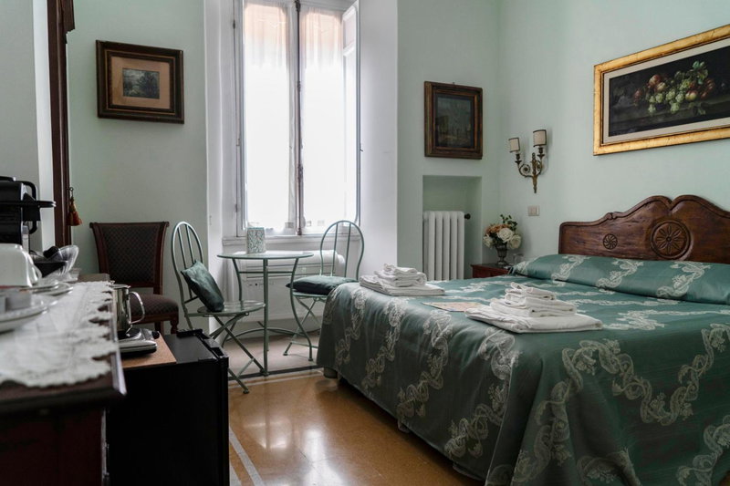 Dante's Hell B&B, Rome, Italia