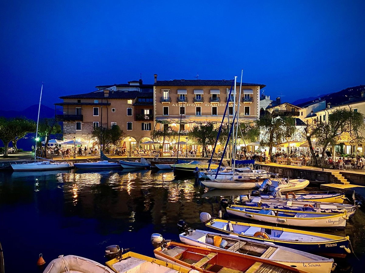 Hotel · Albergo Gardesana, Torri Del Benaco