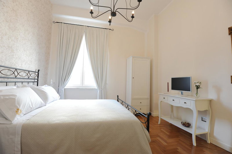 Residenza Borbonica, Naples, Италия