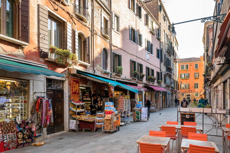 Biennale 1 & 2 , Elegant Apartments 15 min walk from St Marks Square- VHA Collection, Venice, Italia