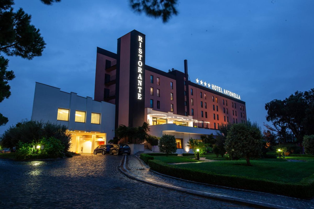 Hotel · Hotel Antonella, Pomezia