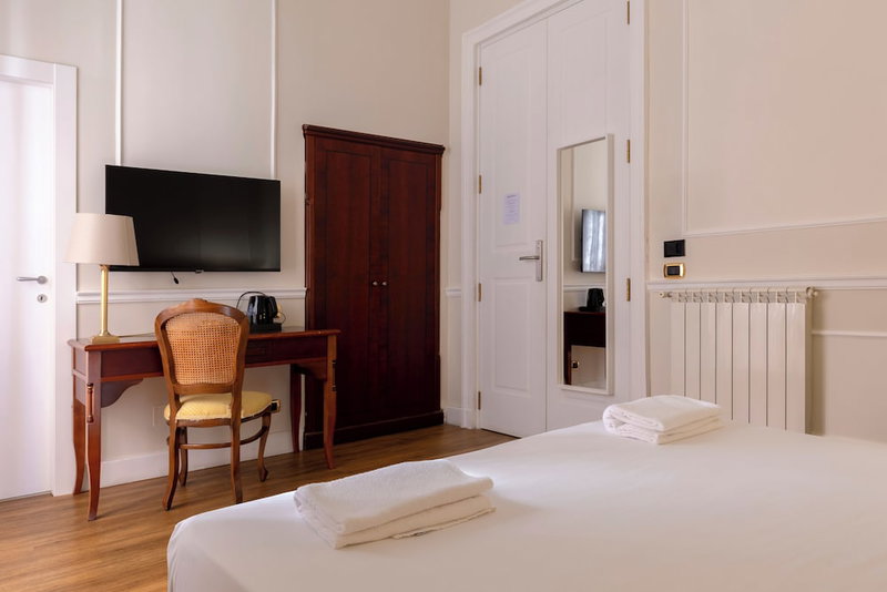 Napolit'amo Hotel Principe, Naples, Италия