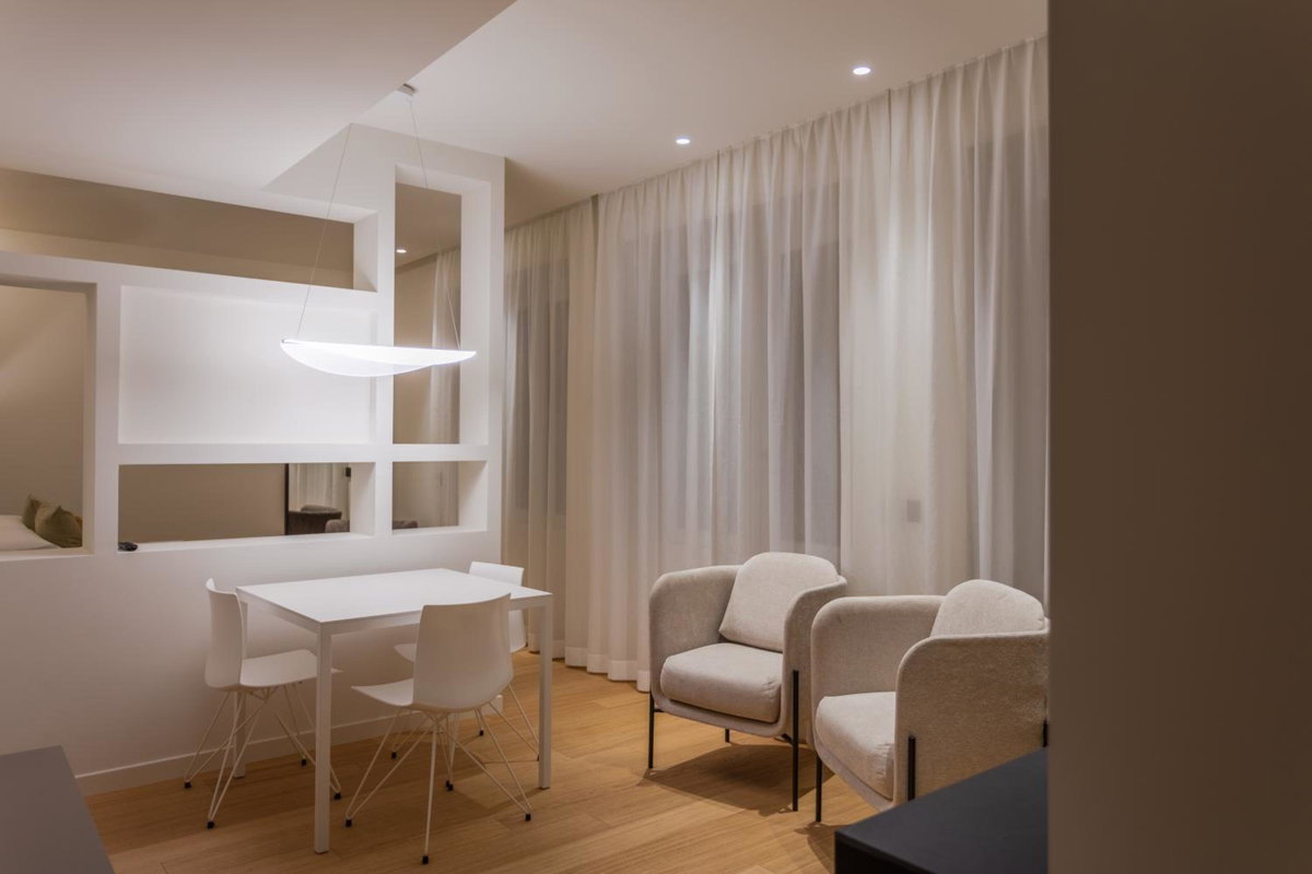 Sant'Ambrogio Apartments, Reception h24, Italien
